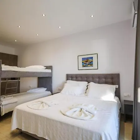 Vakantiehuis Nisi House Beachfront Sea View *