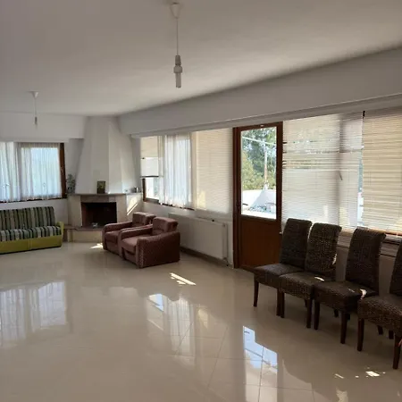 Nisi House Beachfront Sea View Vakantiehuis *